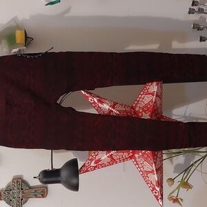 Dark red and black print stretchy leggings